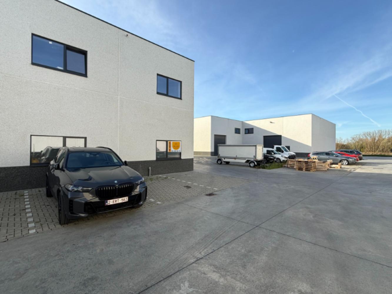 Commercial property for rent in Eke