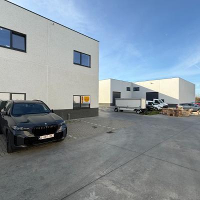 Commercial property for rent in Eke