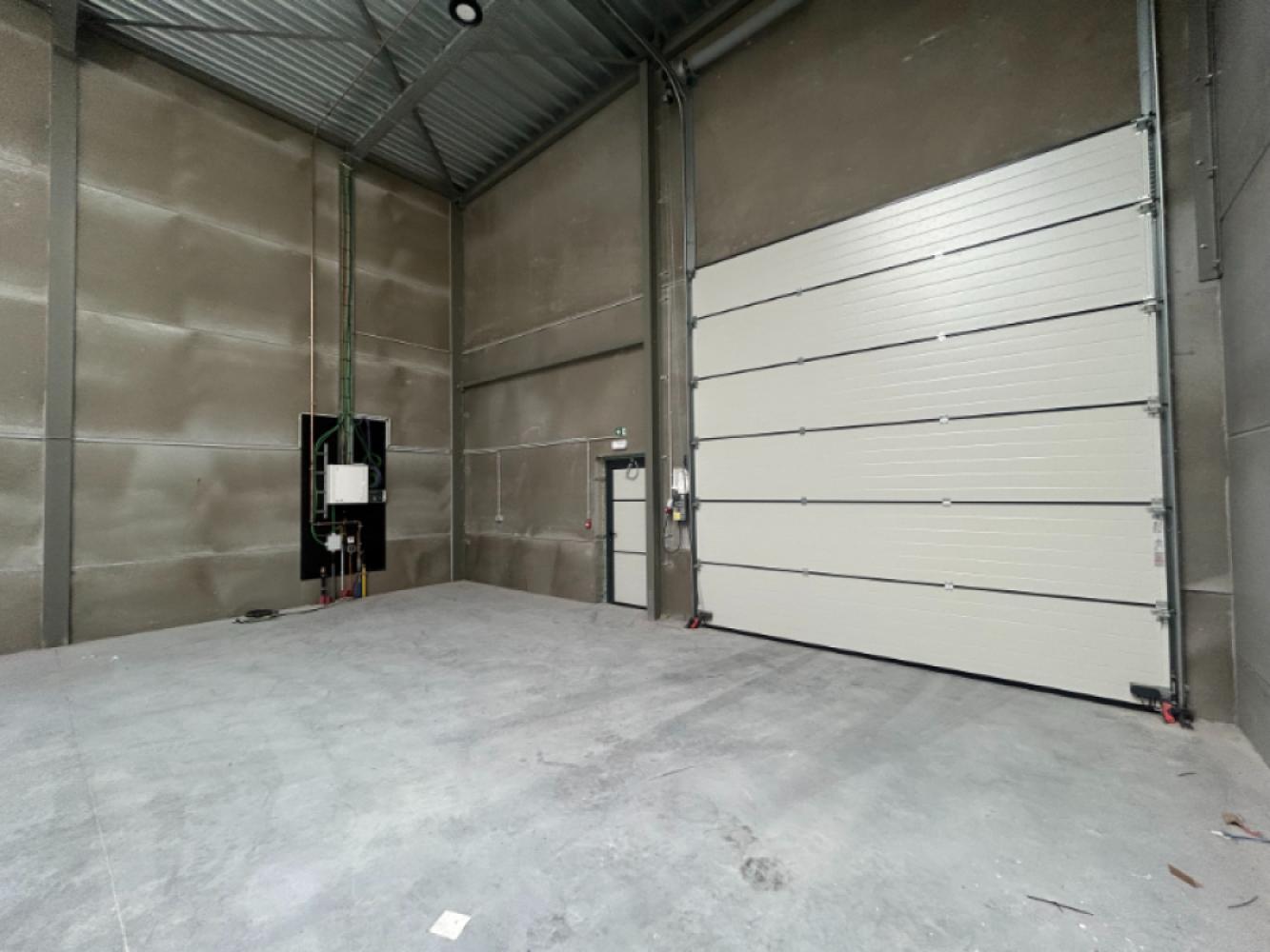 Commercial property for rent in Eke