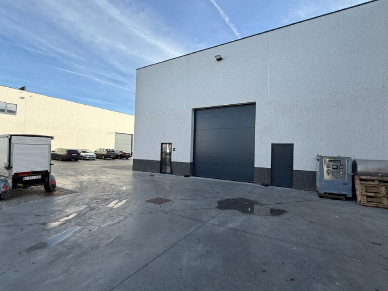 Commercial property for rent in Eke